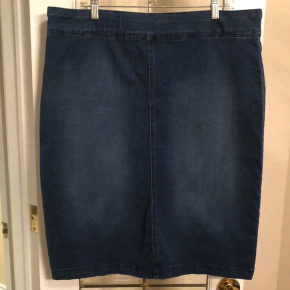DC Dresses & Skirts - Classic Denim Skirt